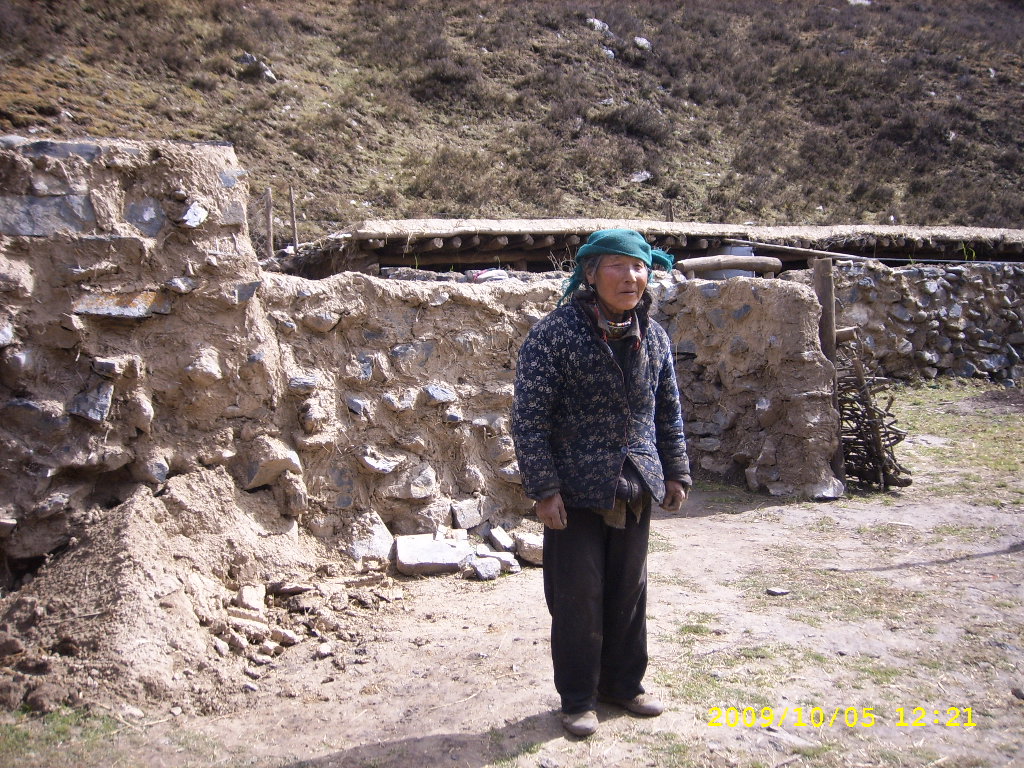 房屋比老人高不了多少