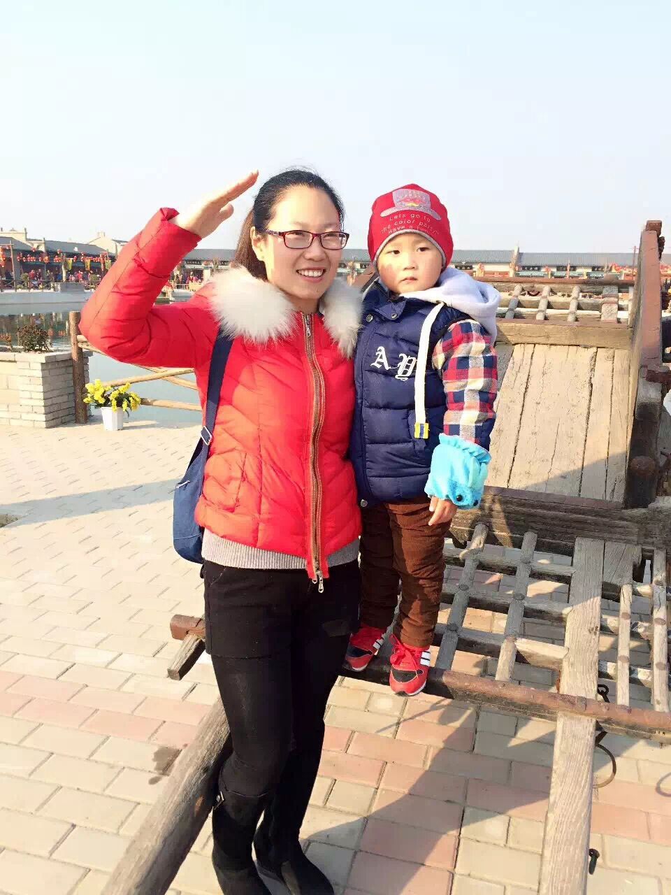 一直没找到单人照，所以就把宝贝也拉上来啦！